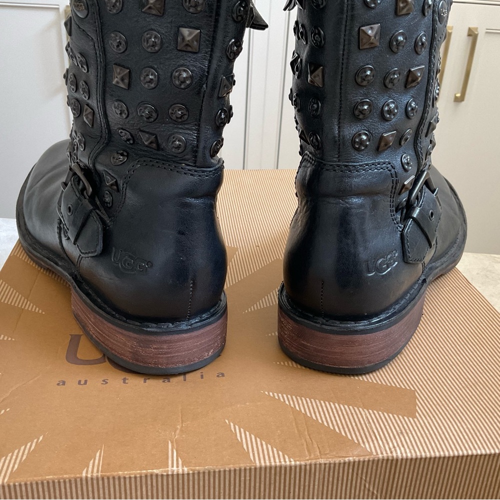 UGG BLACK LEATHER CONOR STUDS MOTO BOOTS - Picture 7 of 12